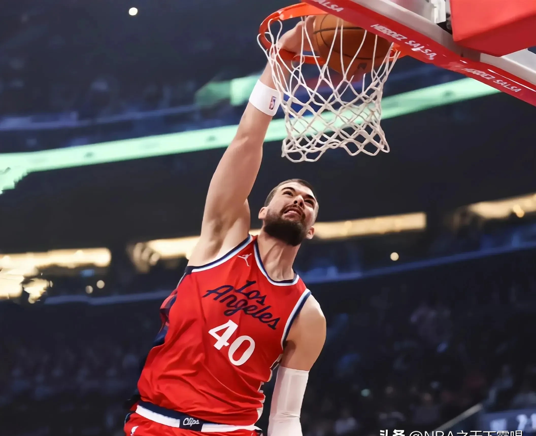 包含洛杉矶快船关键时刻绝杀压哨，志在中超名次提升，质疑声仍在，阵容厚度经受考验的词条