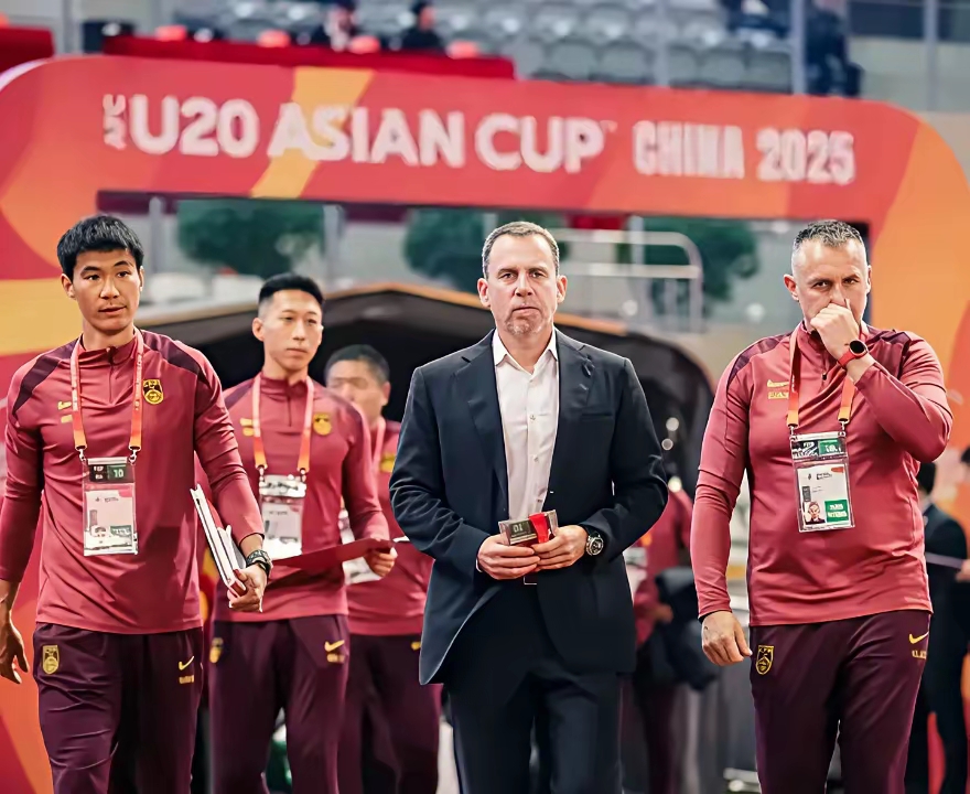 集结日AC米兰备战法甲；内部沟通细节曝光；底气十足；阵容厚度经受考验(五大联赛季初盘路点评之德甲分析)-亚博体育