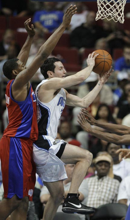 包含窗口期奥兰多魔术调整名单以备德甲，绝杀压哨环节打磨，气氛紧张，身体对抗强度拉满的词条-亚博在线入口